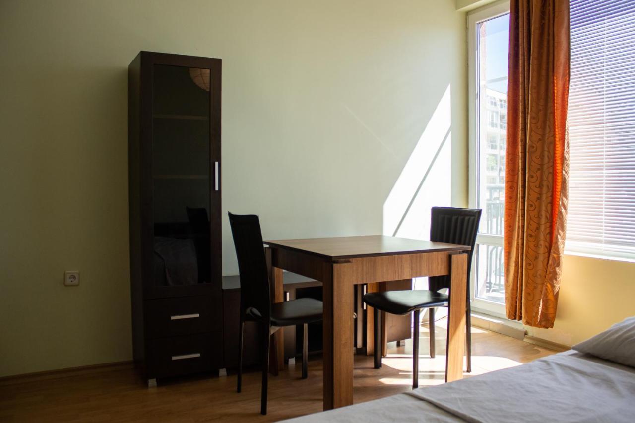Central Couch Studio Pomorie Exterior photo